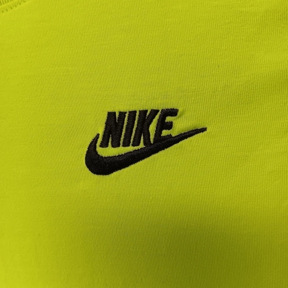 NWT Nike Sportswear Big Kids' T-Shirt in Green Size S